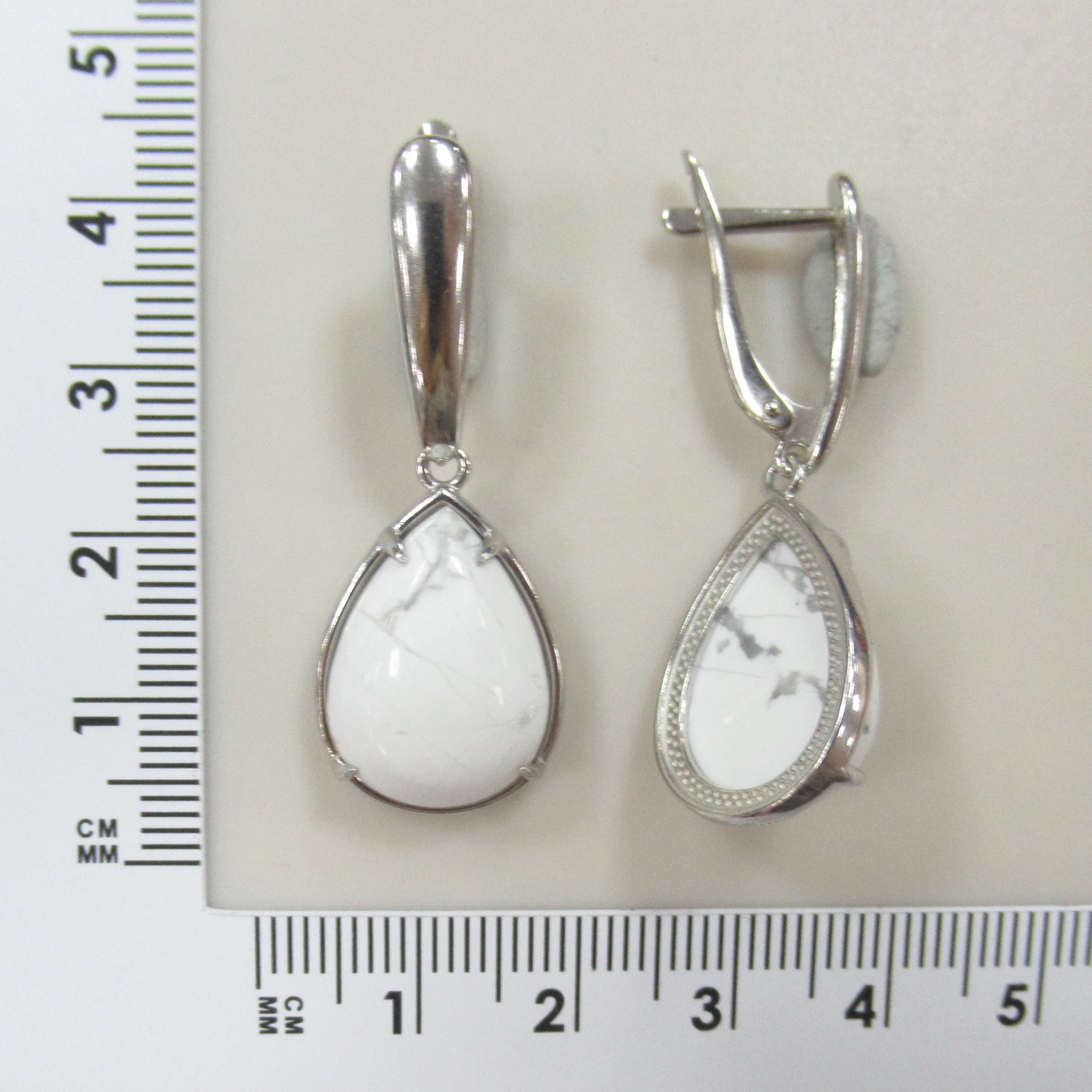 Серебряные серьги с кахолонгом